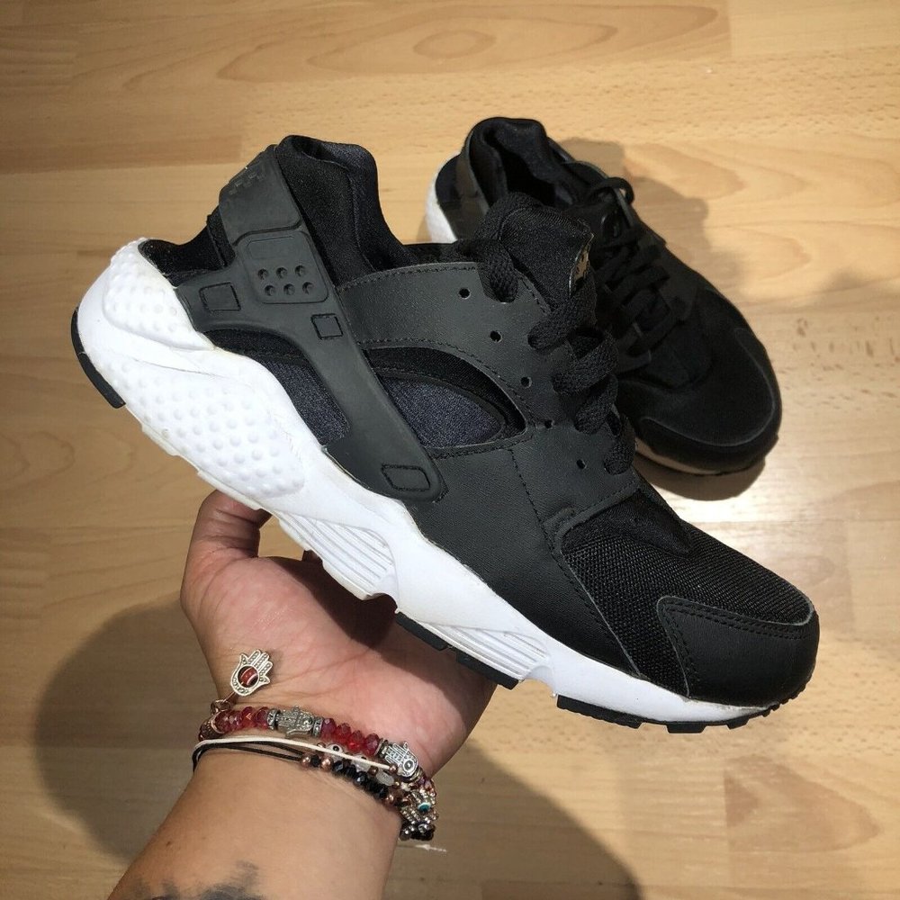 Women's Nike Air Huarache Run Size 8.5 654275-011 Youth Size 7Y GS Black White